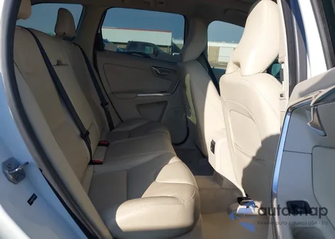 2015 Volvo Xc60 T5 Premier из США, поврежденный, VIN YV440MDKXF2720873